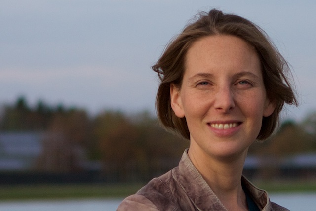 Auf dem Bild sieht man Stefanie Schuller